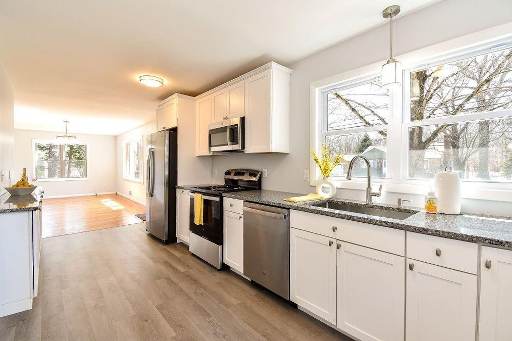 291 Crompton Rd, Warwick, RI 02818
