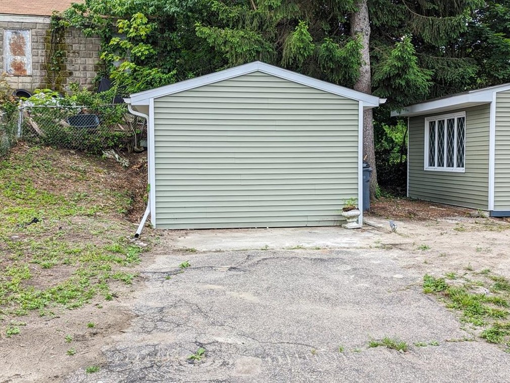 24 Buffalo Ct, Providence, RI 02909