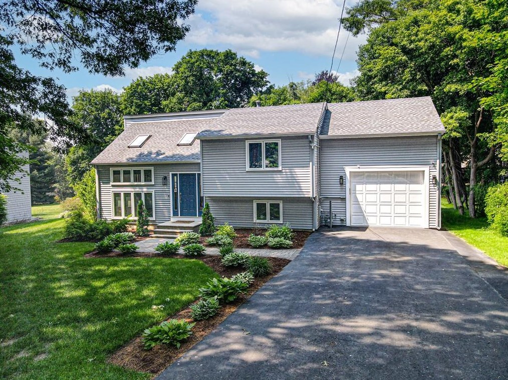 74 Olney Arnold Rd, Cranston, RI 02921