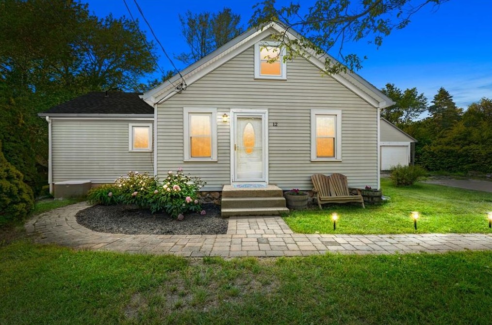 12 Howard St, Westerly, RI 02808