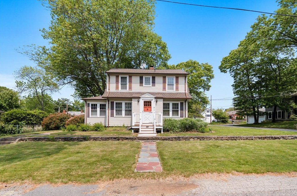 88 Harold St, Barrington, RI 02806
