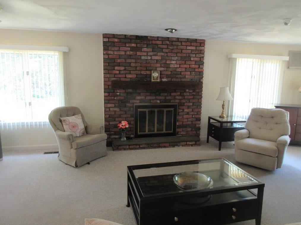 1090 Plainfield St, Providence RI 02909-4630 exterior