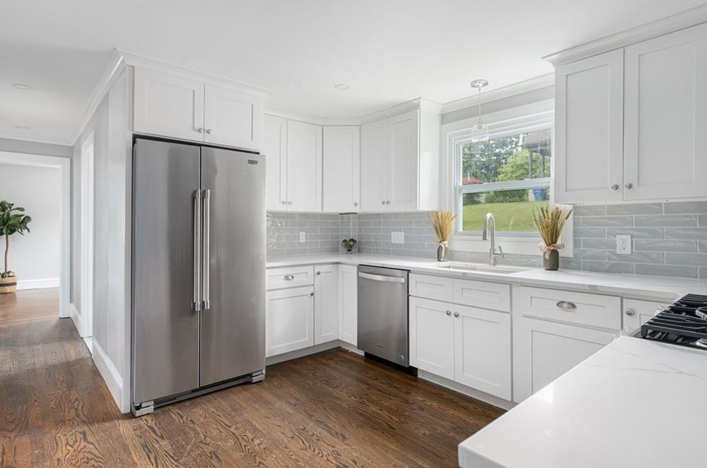 77 Rockwood Ave, Cranston, RI 02920