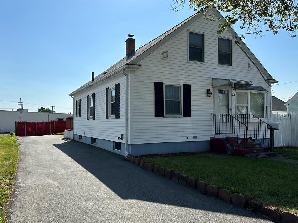 22 Overland Ave, Cranston, RI 02910-3135