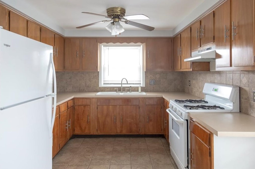 98 Gloucester St #2, Providence, RI 02908