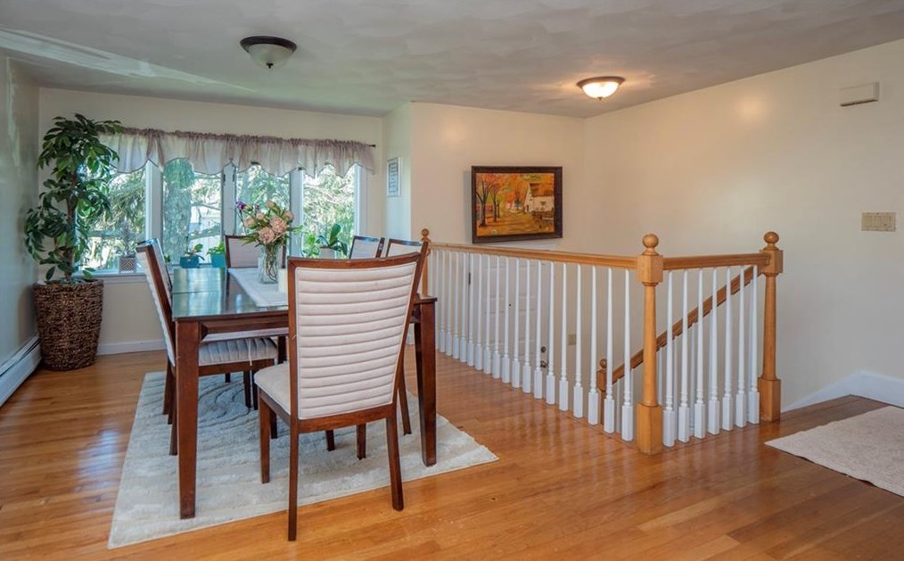 152 S Seascape Ave S, Middletown, RI 02842