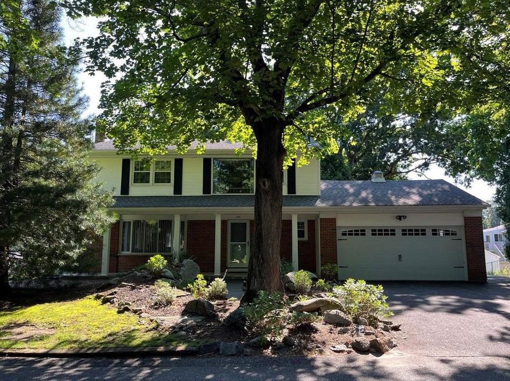 697 Woodward Rd, Providence, RI 02904