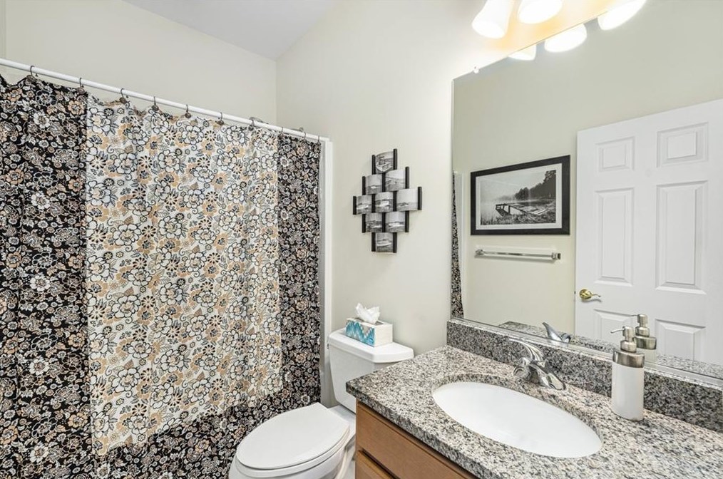 111 Taft Hill Ln, Uxbridge MA 01569-3142 exterior