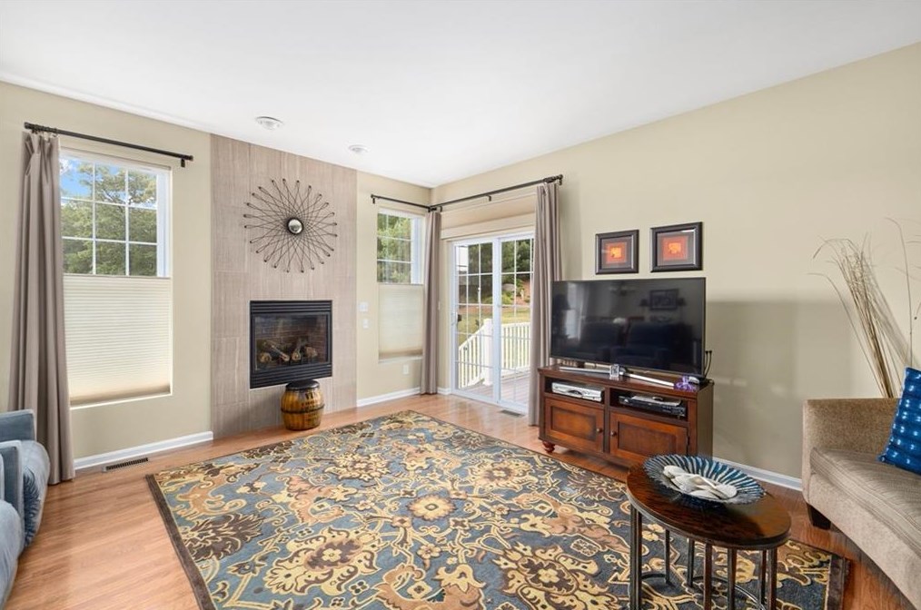 111 Taft Hill Ln, Uxbridge MA 01569-3142 exterior