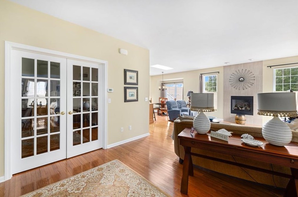 111 Taft Hill Ln, Uxbridge MA 01569-3142 exterior