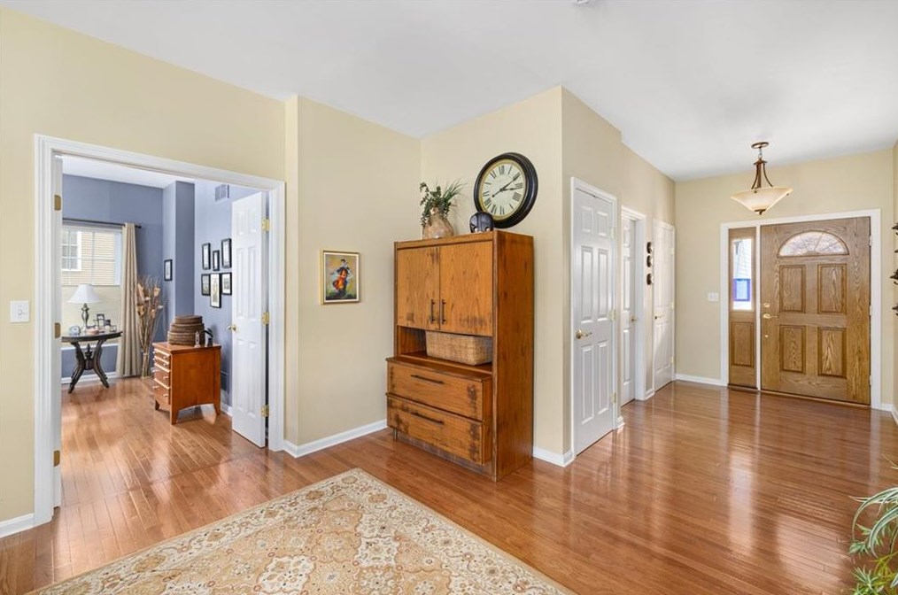 111 Taft Hill Ln, Uxbridge MA 01569-3142 exterior