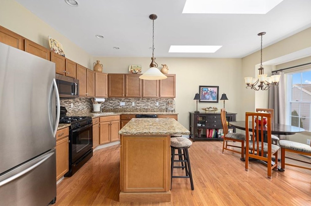 111 Taft Hill Ln, Uxbridge MA 01569-3142 exterior