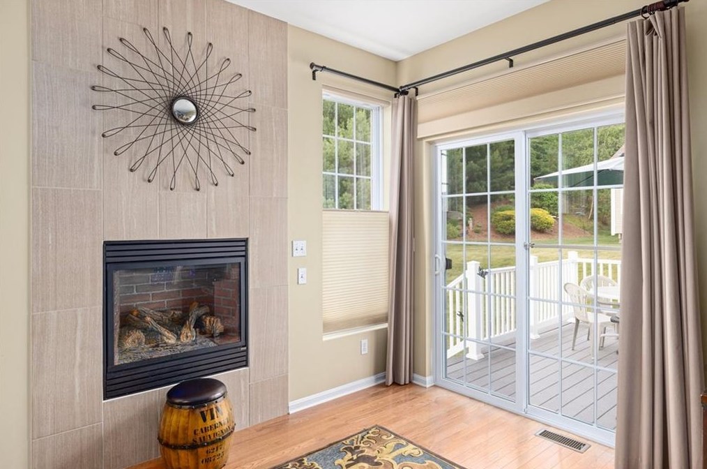 111 Taft Hill Ln, Uxbridge MA 01569-3142 exterior