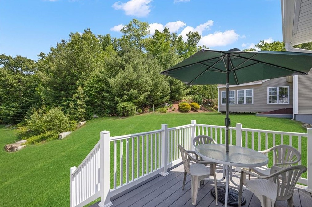 111 Taft Hill Ln, Uxbridge MA 01569-3142 exterior