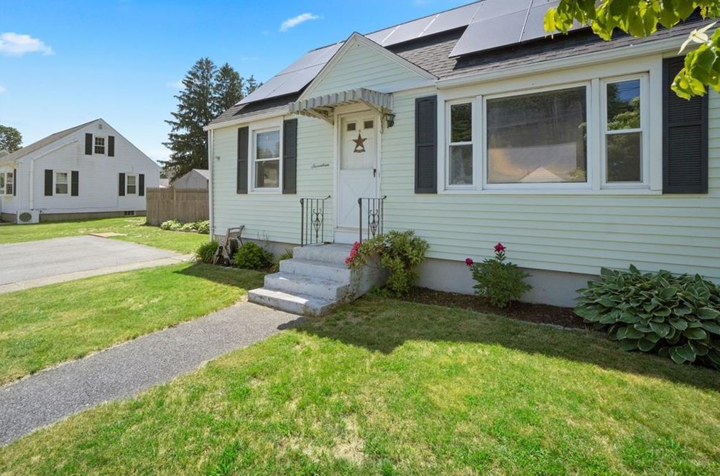 17 Harley St, West Warwick, RI 02893