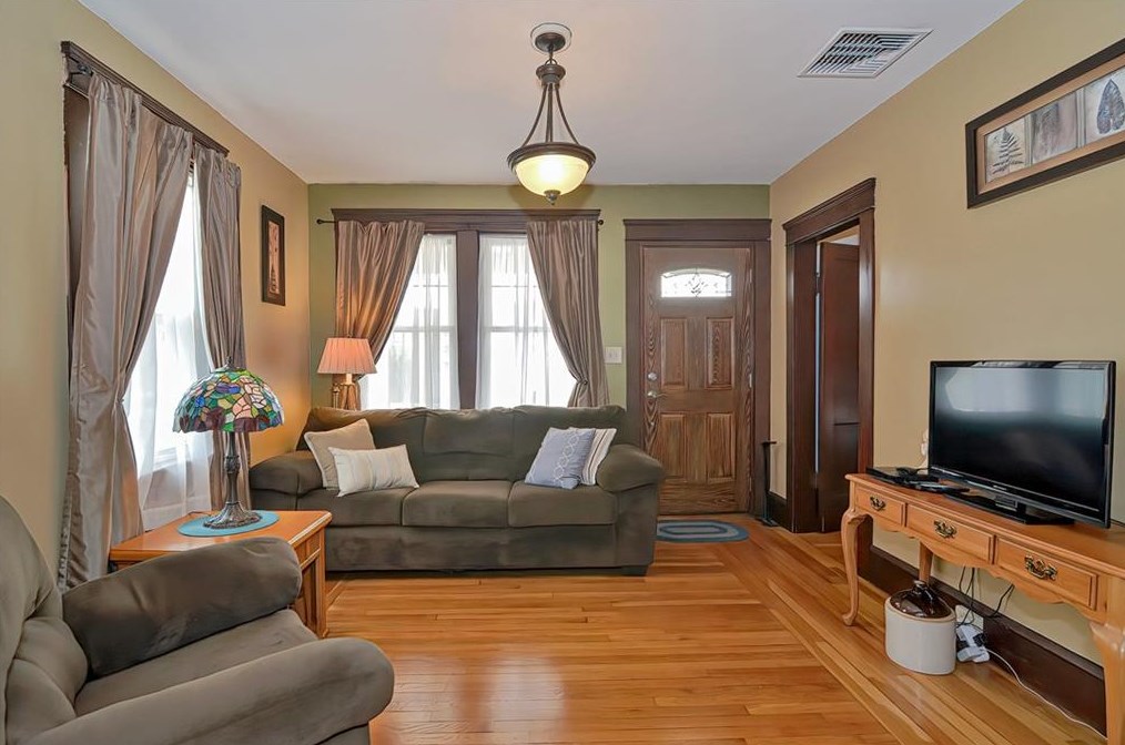 64 Tower Ave, East Providence, RI 02914-3330