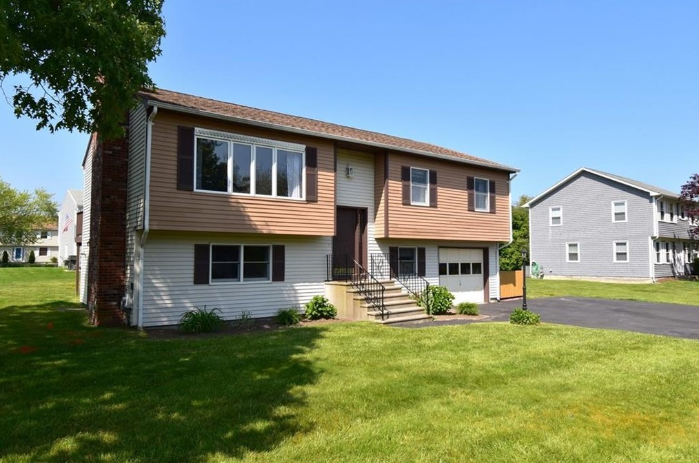 33 Greene Ln, South Kingstown, RI 02882