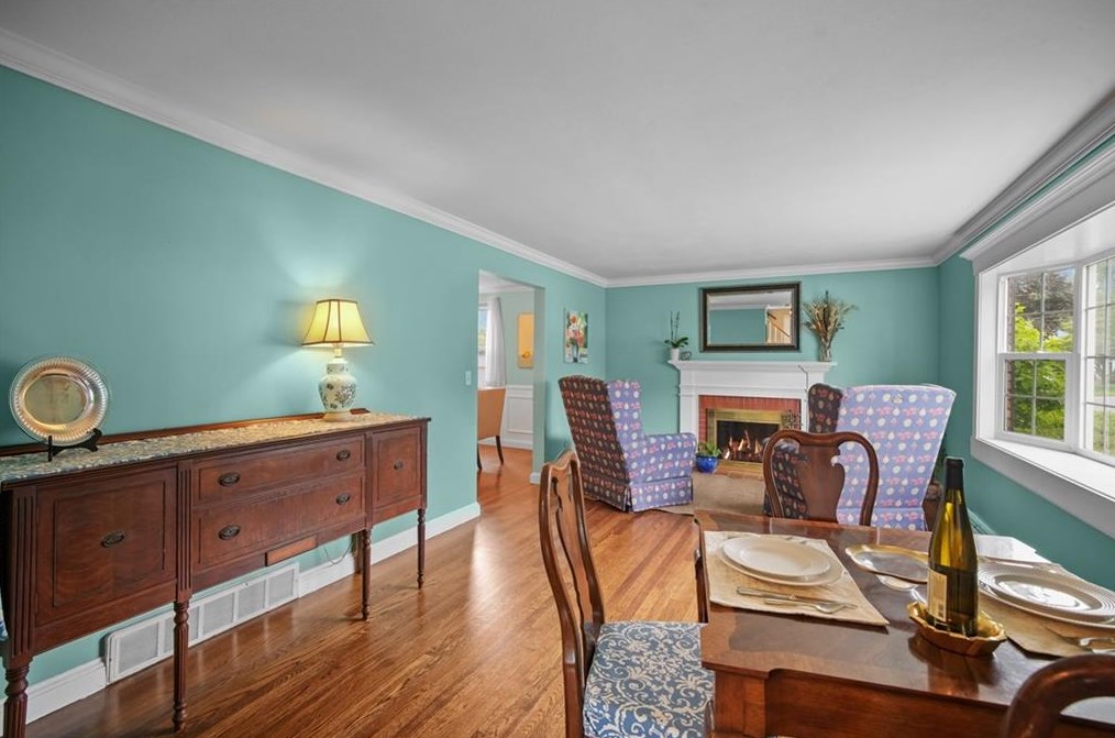 89 Tryon Ave, East Providence, RI 02916