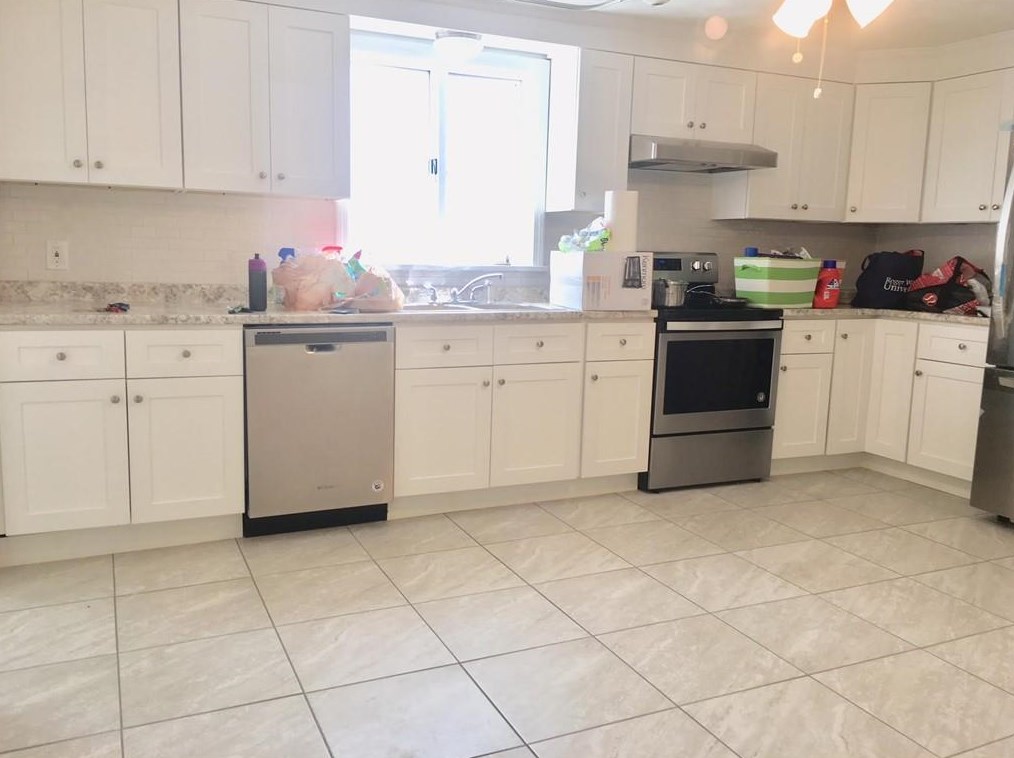 143 Bradford St, Bristol, RI 02809-2389