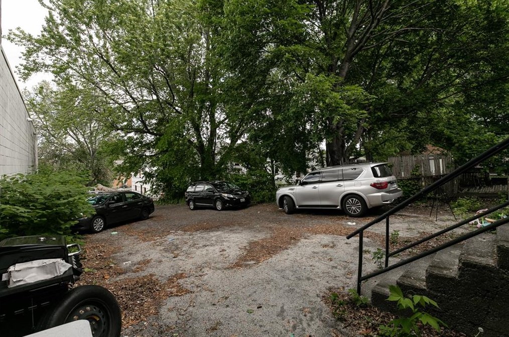 547 Park Ave, Cranston RI  02910-2346 exterior