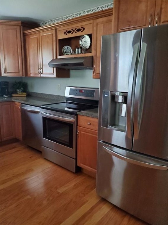 213 Lake Dr, Glocester, RI 02814