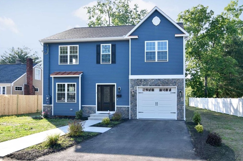 3 Holmes Ave, East Providence, RI 02916-2707