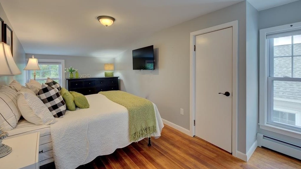 11 Ivanhoe St, Cranston RI 02910-4408 exterior