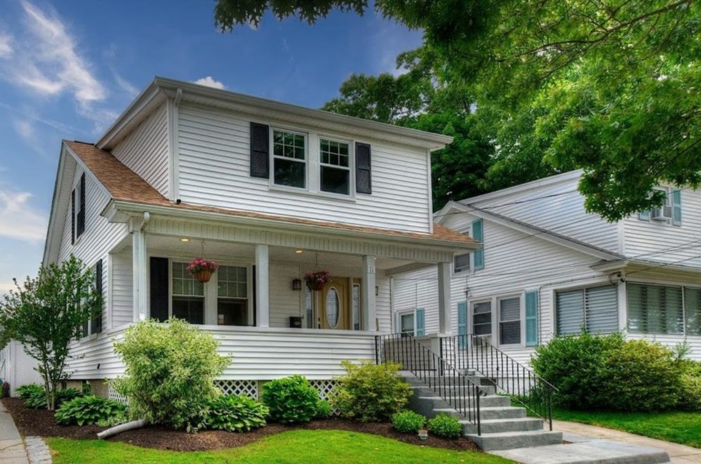 11 Ivanhoe St, Cranston RI 02910-4408 exterior