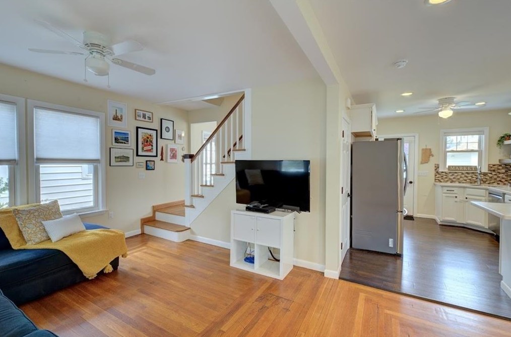 11 Ivanhoe St, Cranston RI 02910-4408 exterior