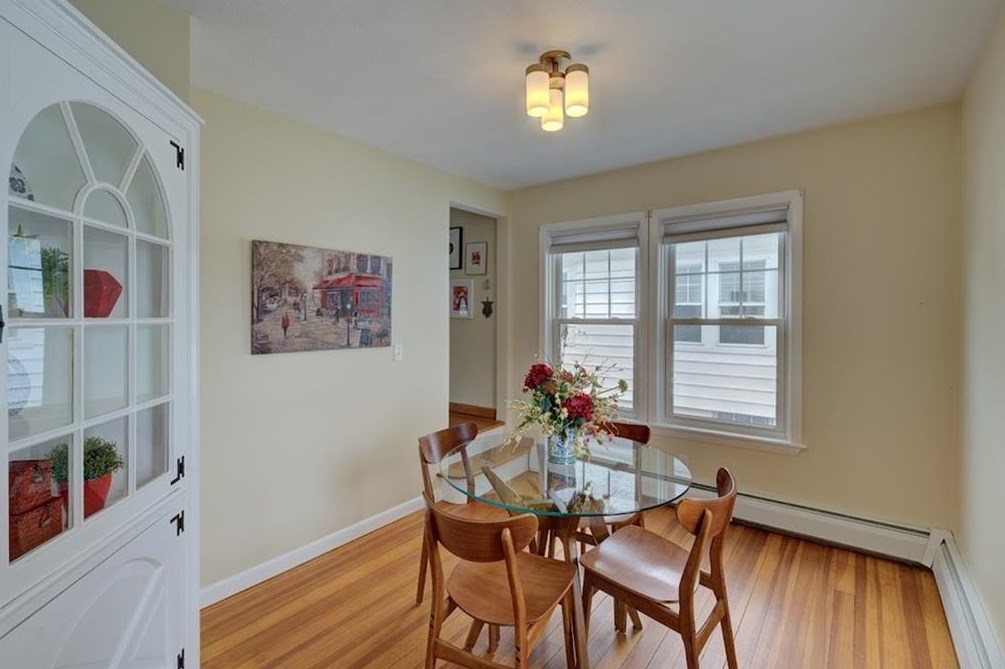 11 Ivanhoe St, Cranston RI 02910-4408 exterior