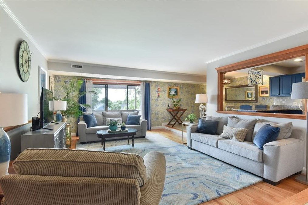 125 Van Zandt Ave #310, Middletown, RI 02840