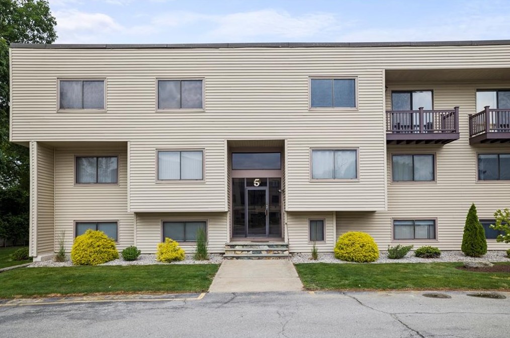 196 Old River Rd #5f South, Lincoln, RI 02865