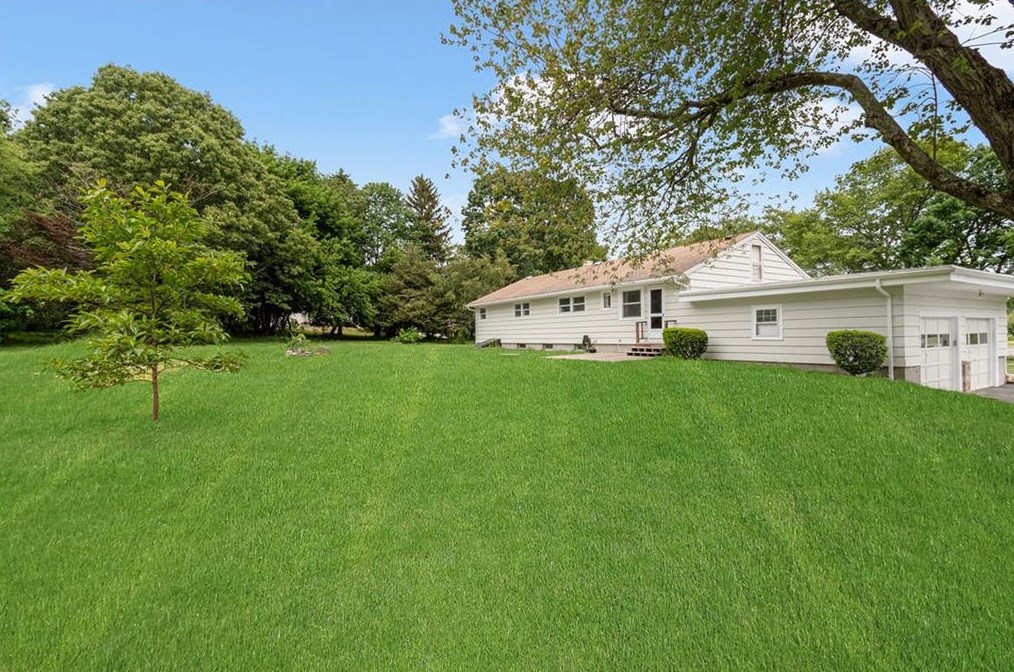 217 Twin River Rd, Lincoln, RI 02865