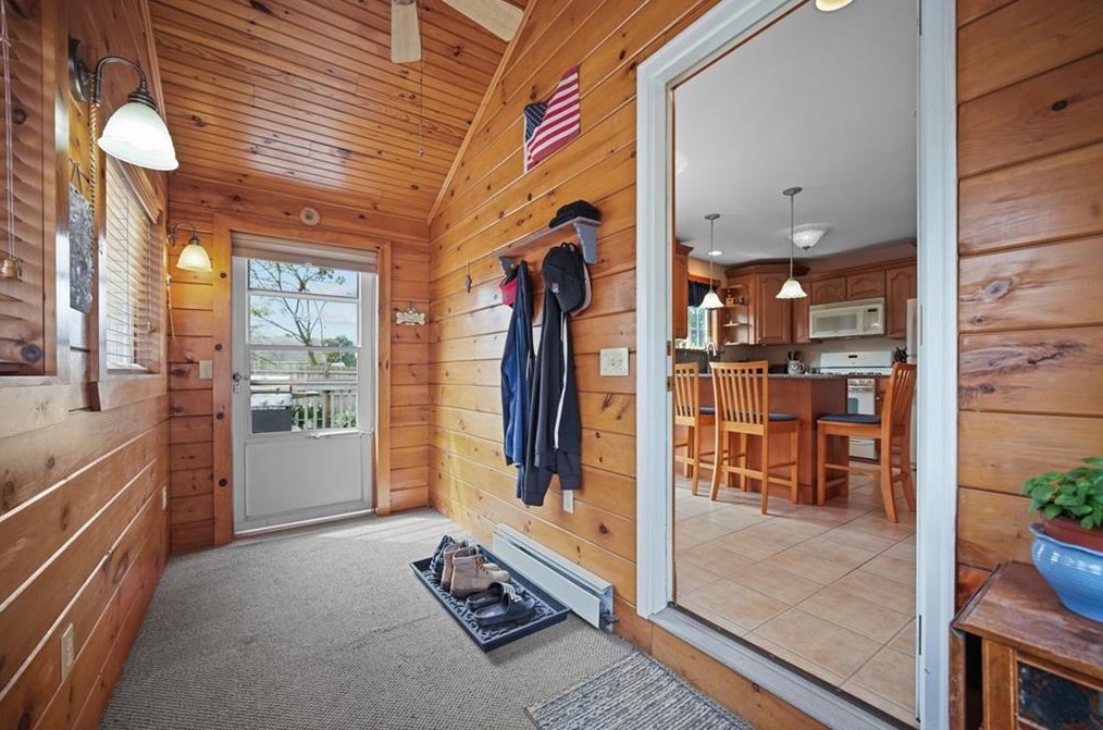 30 Rosewood Dr, North Providence, RI 02904