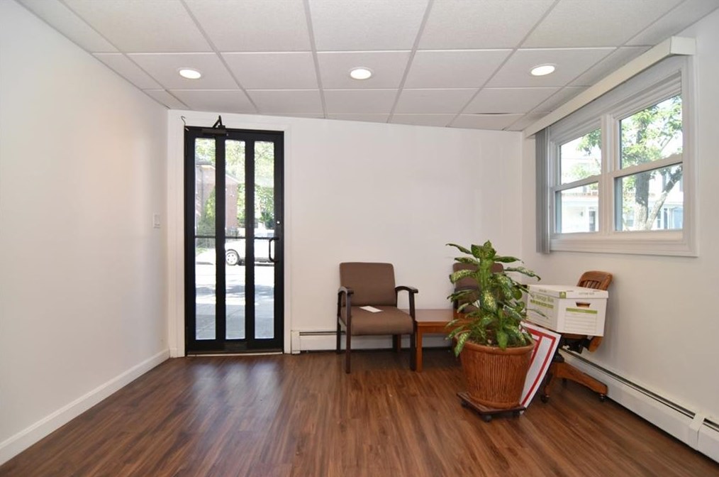 185 Warren Ave, East Providence, RI 02914-4803