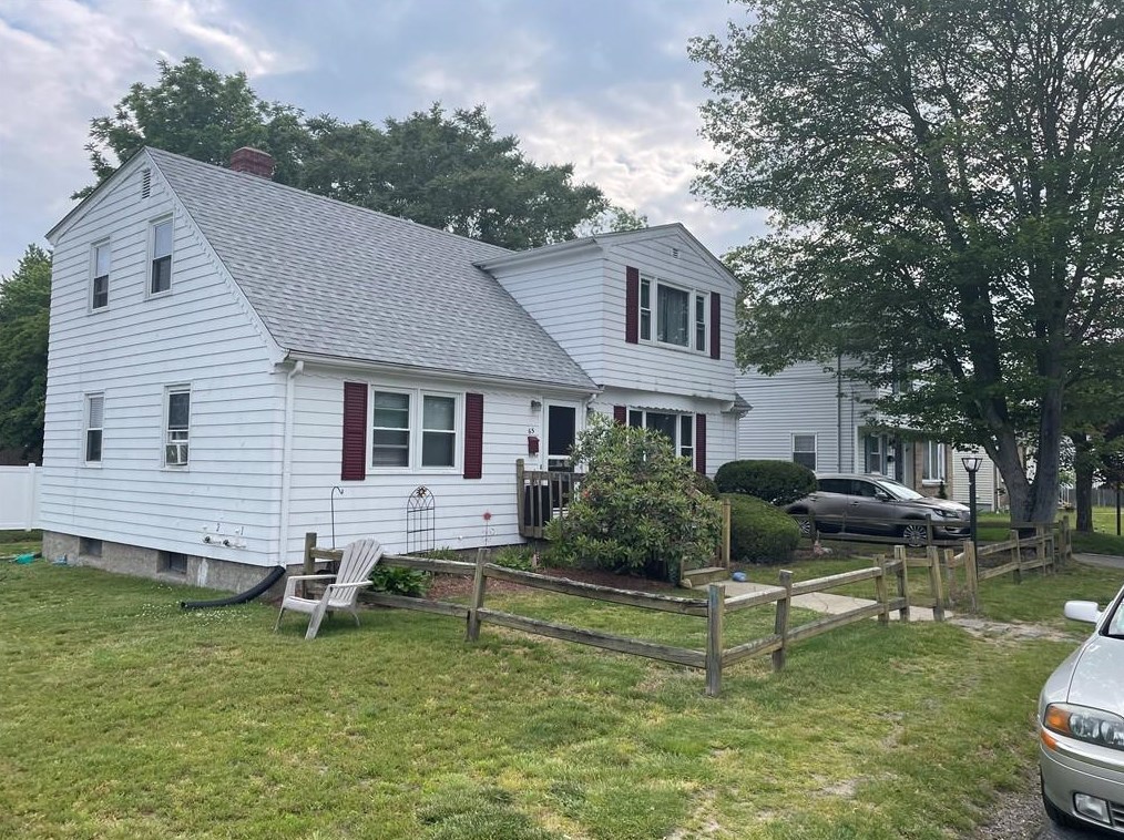 63 Ivan Ave, East Providence, RI 02915-3745