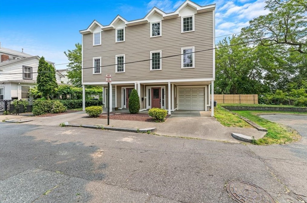 39 Wade St, Providence, RI 02906