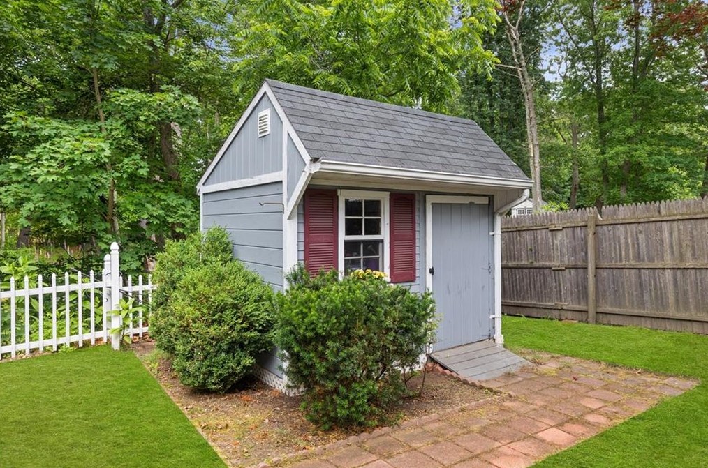 165 Brookside Dr, North Kingstown, RI 02852