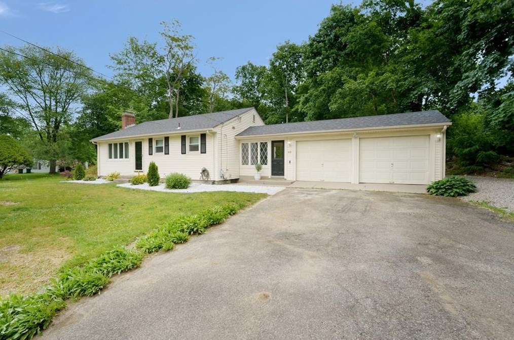 63 Brayton Rd, Smithfield, RI 02917-1114