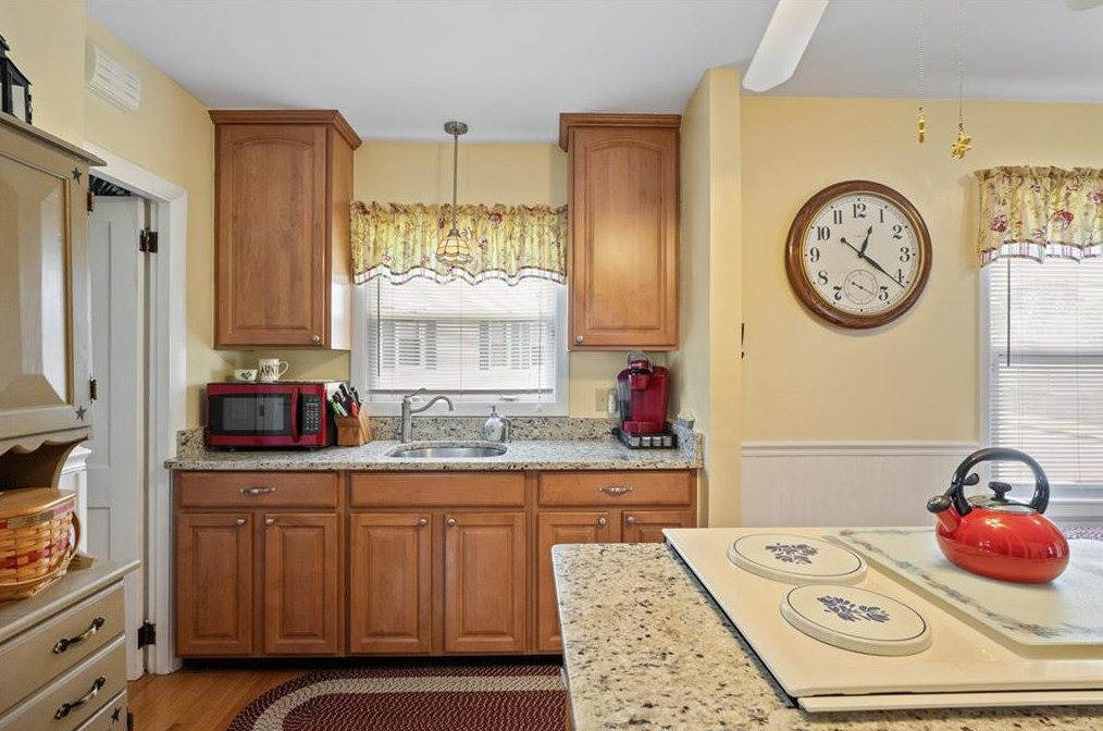 76 Harmon Ave, Cranston RI 02910-2437 exterior