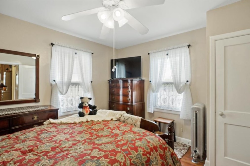 76 Harmon Ave, Cranston RI 02910-2437 exterior