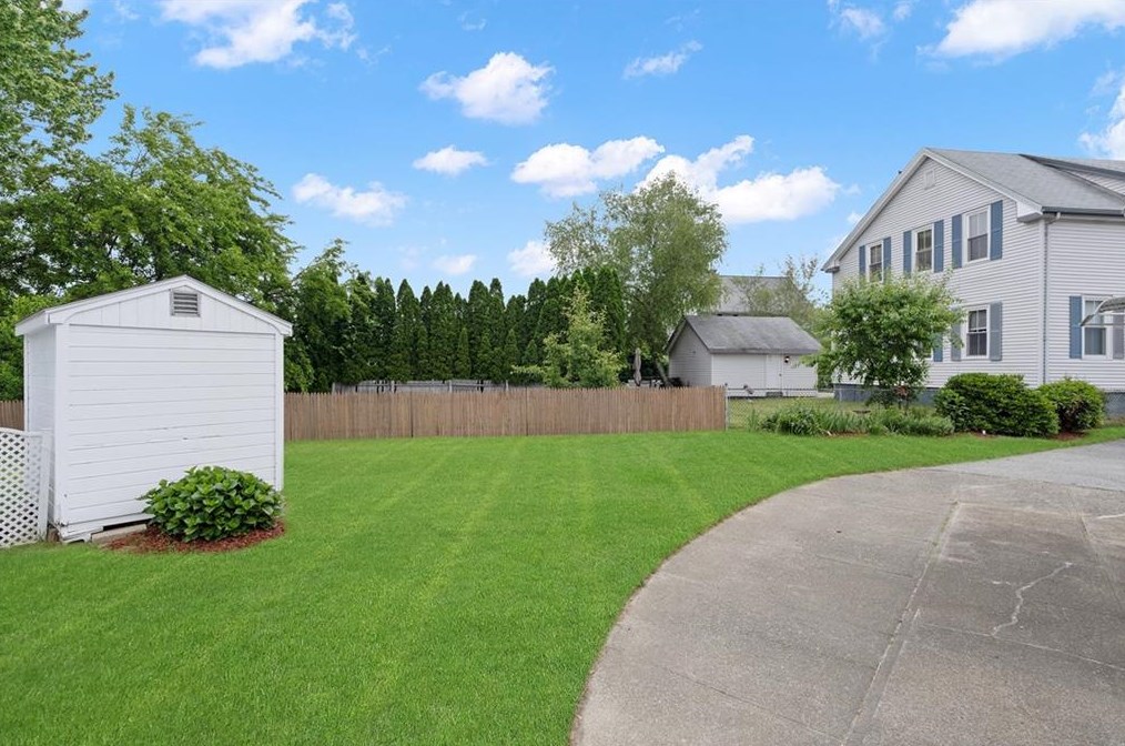 76 Harmon Ave, Cranston RI 02910-2437 exterior