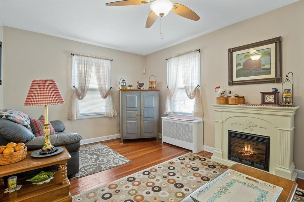 76 Harmon Ave, Cranston RI 02910-2437 exterior