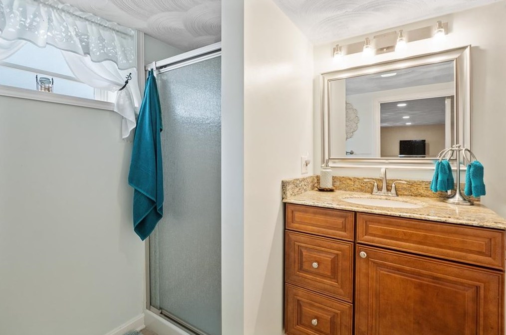 76 Harmon Ave, Cranston RI 02910-2437 exterior