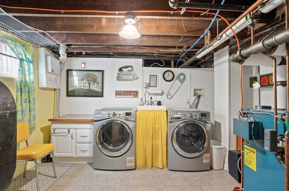 76 Harmon Ave, Cranston RI 02910-2437 exterior