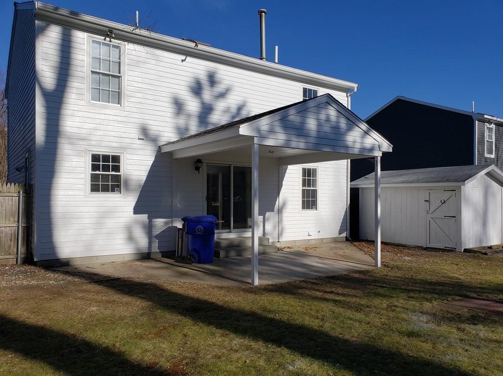 34 Chaffee St, East Providence, RI 02916-1926