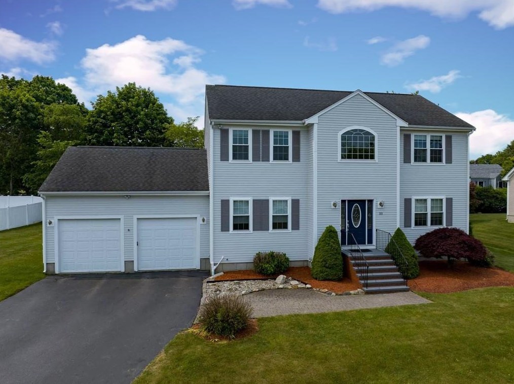 33 Ford Farm Rd, Tiverton, RI 02878