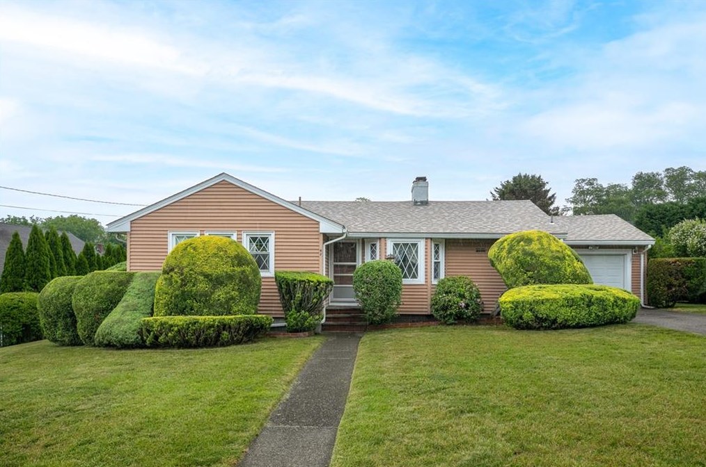 42 Well Meadow Way, Tiverton, RI 02878