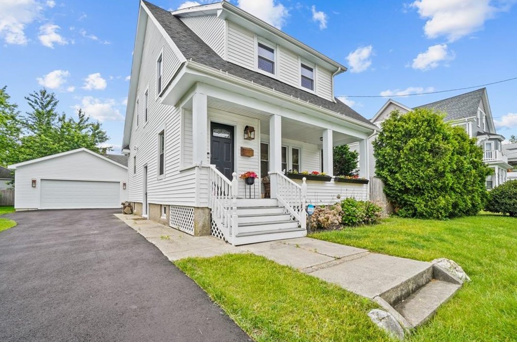 40 Oakland Ave, Cranston, RI 02910