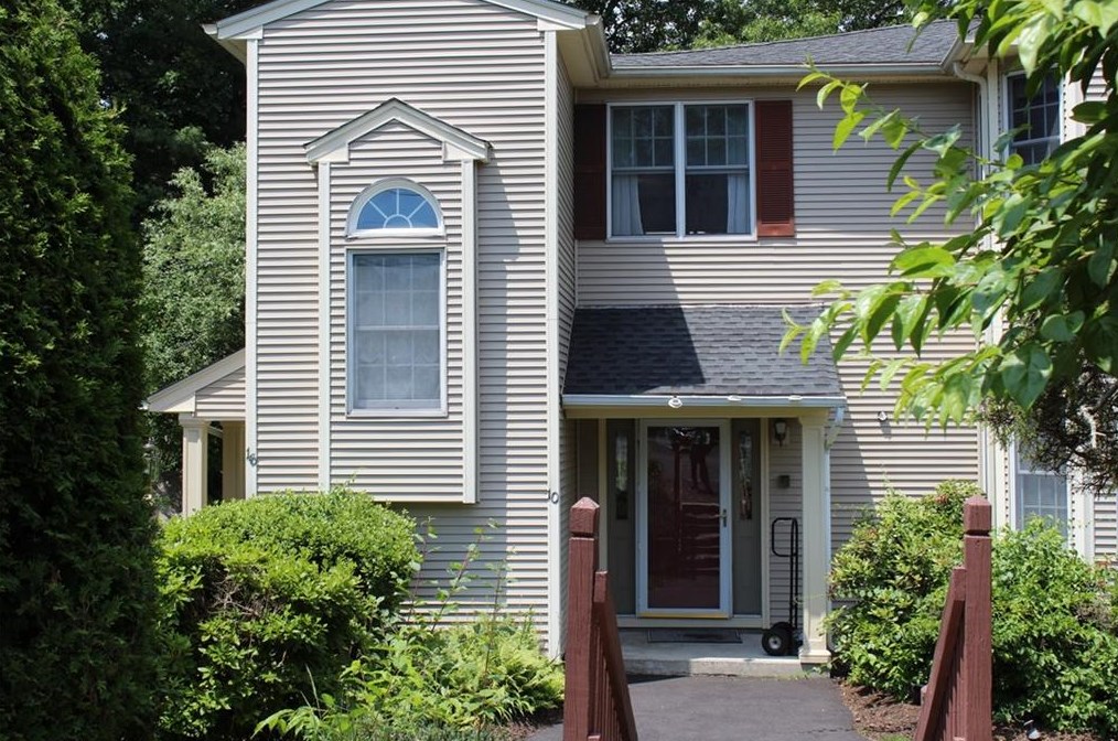 16 Scenic Dr, West Warwick, RI 02893